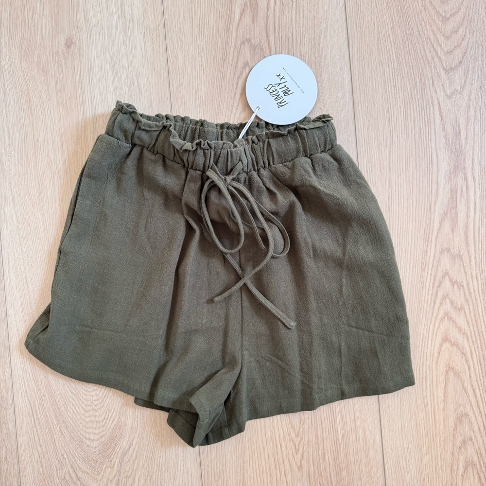 BNWT Princess Polly Khaki Shorts